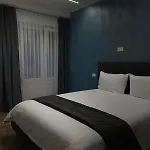 Apartment Comoda A Venezia Modern House Mestre